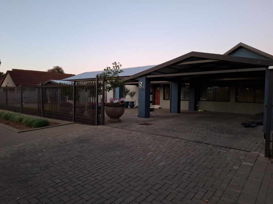4 Bedroom Property for Sale in Park West Free State